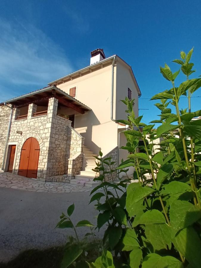 Guesthouse Marija Potpićan エクステリア 写真