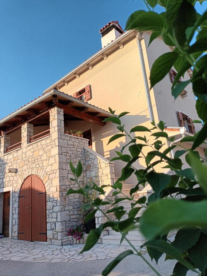 Guesthouse Marija Potpićan エクステリア 写真