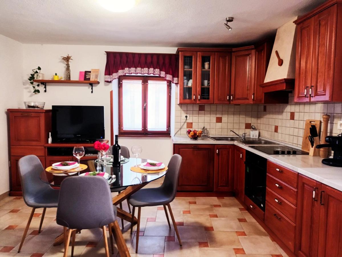 Guesthouse Marija Potpićan エクステリア 写真