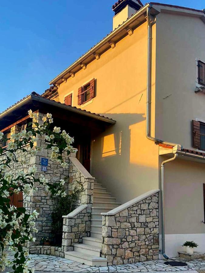 Guesthouse Marija Potpićan エクステリア 写真